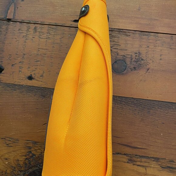 VEUVE CLICQUOT INSULATED CHAMPAGNE BOTTLE JACKET/ GIFT BAG - Picture 5 of 5